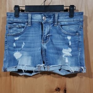 AMERICAN EAGLE light was distressed jean shorts